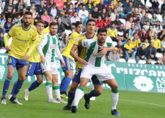 1-3. El Cádiz hunde al Córdoba en el último minuto