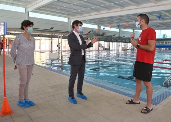 Arranca en Sevilla la campaña de verano de piscinas municipales para baño social, recreativo y campus con aforo limitado