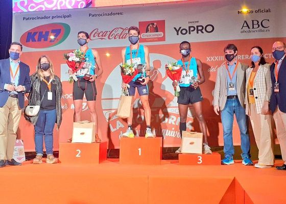 Unos 10.000 corredores participan en la Nocturna del Guadalquivir de Sevilla