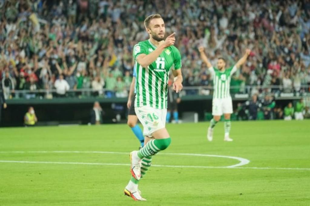 Pezzella, con el corazón dividido
