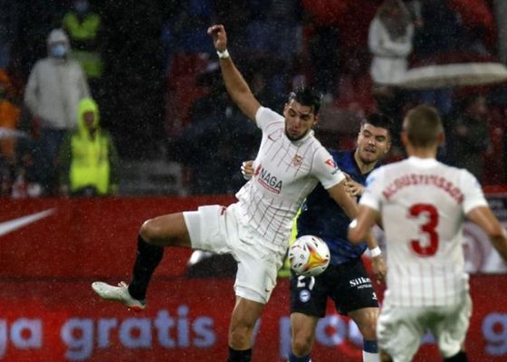 Rafa Mir flipa con la afición: "Con la que ha caído..."