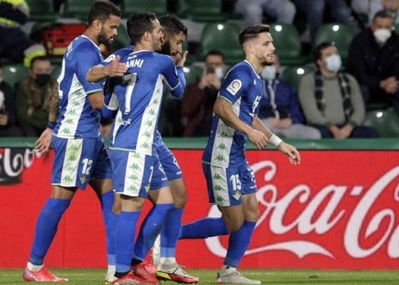 El Betis alegará por una de las cartulinas