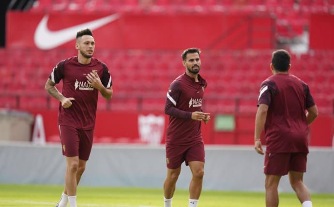 Sin centrales a 48 horas del Sevilla-Real Madrid y con una baja clave