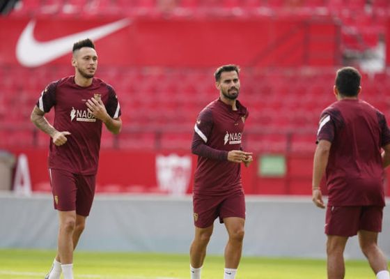Sin centrales a 48 horas del Sevilla-Real Madrid y con una baja clave