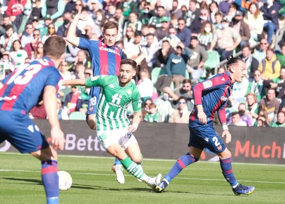 Álex Moreno, su dedicatoria a la afición y un aviso al Barça