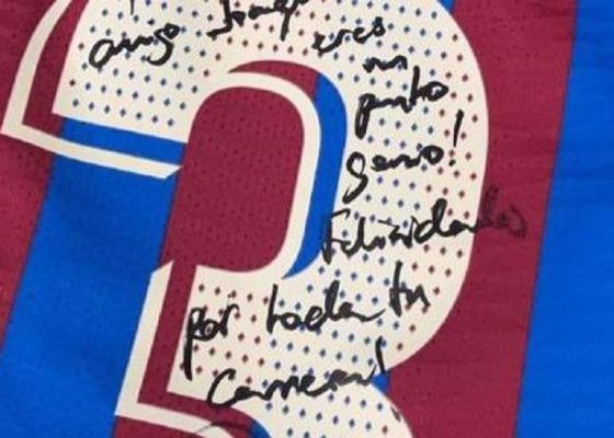 Piqué se rinde a Joaquín con una camiseta y... un mensaje