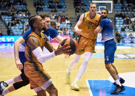 86-93: Evans lidera a un Betis que acaba con el Obradoiro en la prórroga
