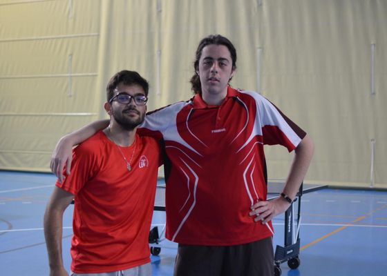 Álvaro Gómez, campeón del IV Torneo de Tenis de Mesa de la US