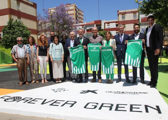 El Coosur Real Betis, el Ayuntamiento de Sevilla y la Fundación 'la Caixa' estrenan las primeras 'canastas solidarias' en el Polígono Norte