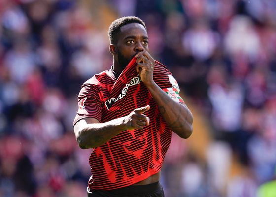 Homenaje a Iñaki Williams por su entrada en el olimpo del Athletic: de Iribar a De Marcos