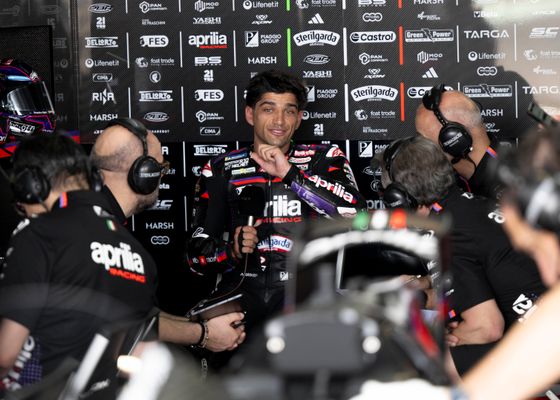 Aprilia da una oportunidad de oro a Martín y Bezzecchi
