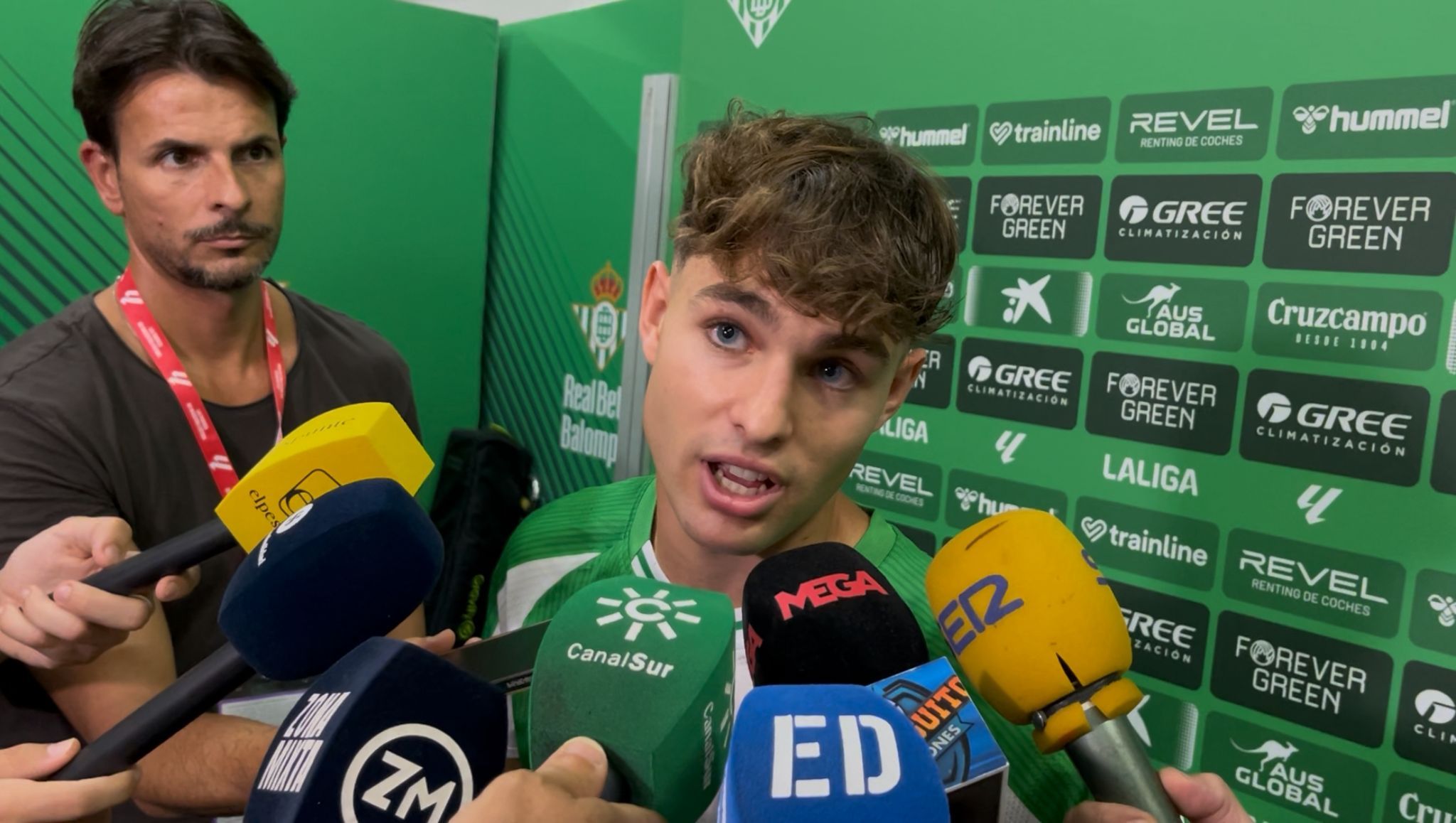 Ángel Ortiz y Fornals dan su visión de la derrota, la tangana y el fichaje de Antony