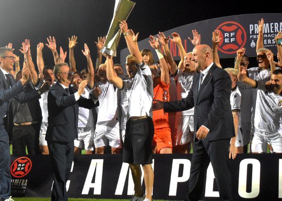 El Ceuta se proclama campeón y José Juan Romero es premiado