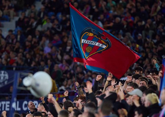 El Levante busca refugio en su afición para evitar el fracaso del descenso