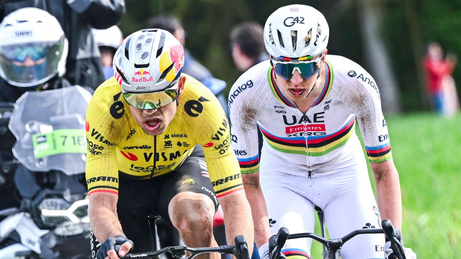 Van Aert acaba con el imperio de Pogacar y el reinado de Van der Poel en la París Roubaix