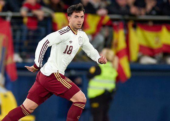 Zubimendi abandona la Selección española por unas molestias en la rodilla derecha