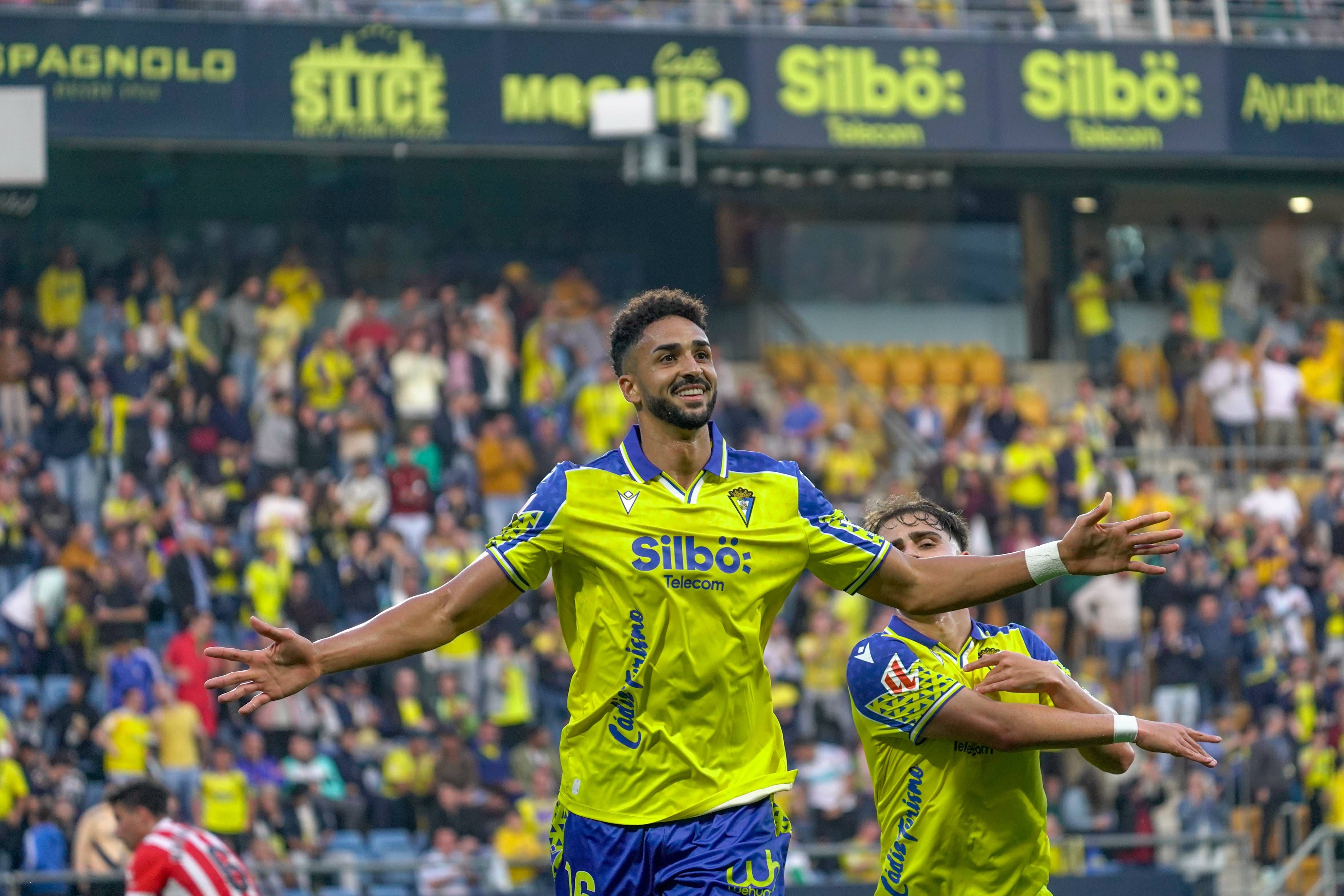 El Rayo se interesa por Chris Ramos