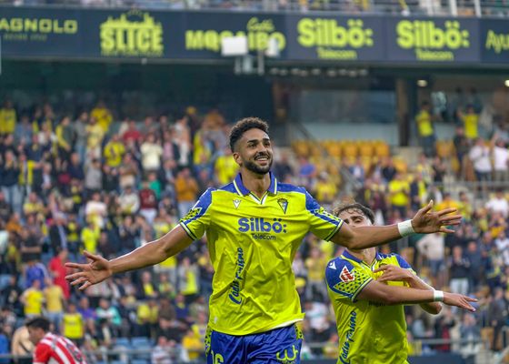 El Rayo se interesa por Chris Ramos
