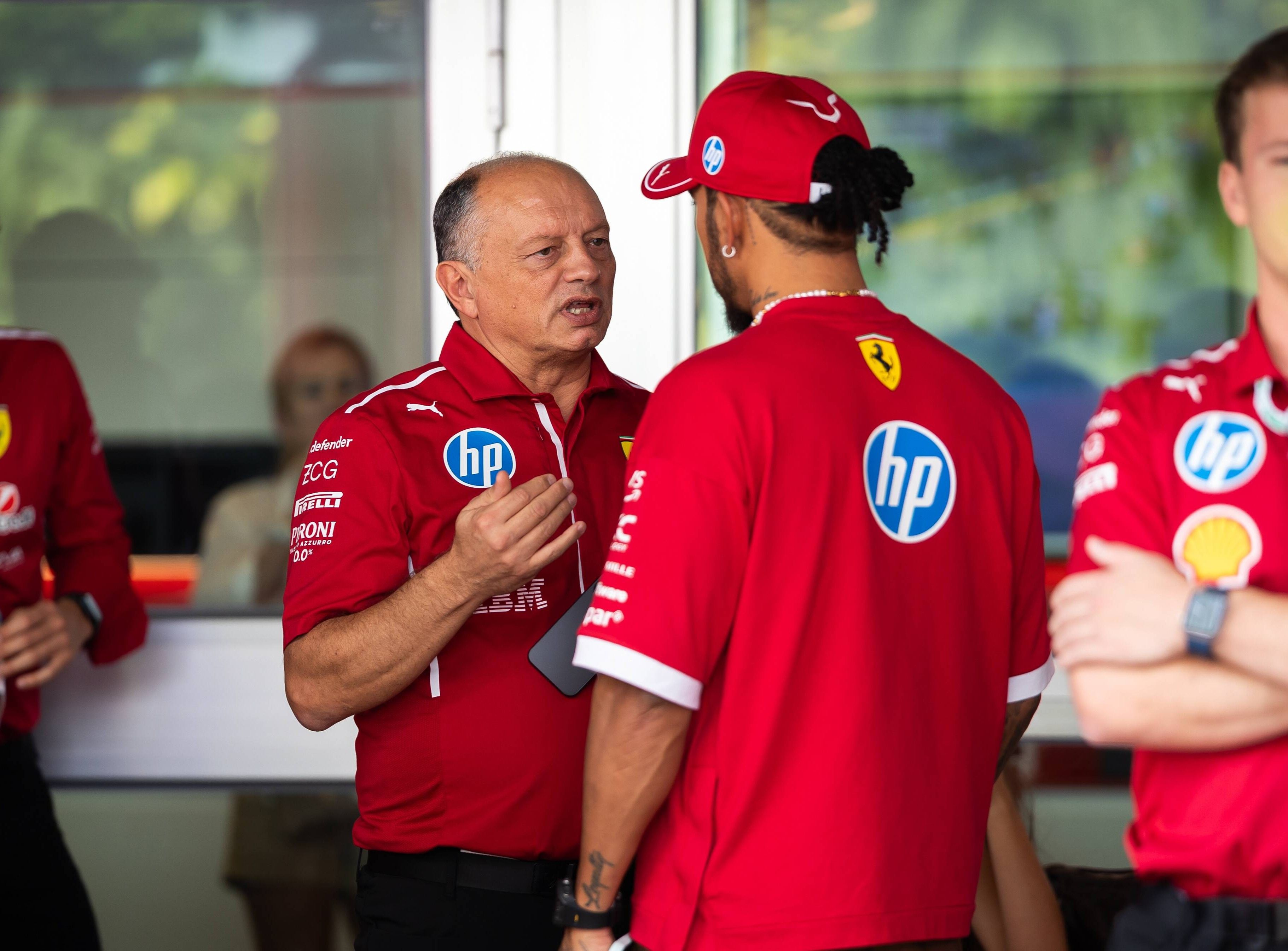 Hamilton se cansa y da un ultimátum a Ferrari