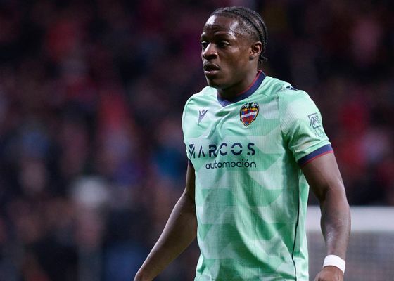 Etta Eyong hace saltar ya las alarmas en el Levante y el Barcelona toma una decisión