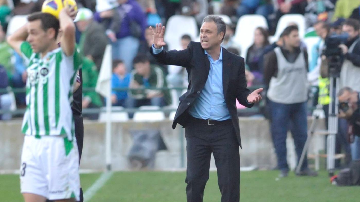 A Caparrós no le cuadra nada ese Betis - Chelsea de la final de Conference