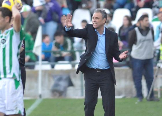 A Caparrós no le cuadra nada ese Betis - Chelsea de la final de Conference
