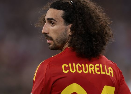 Saca los colores a su afición y se la juega por Cucurella
