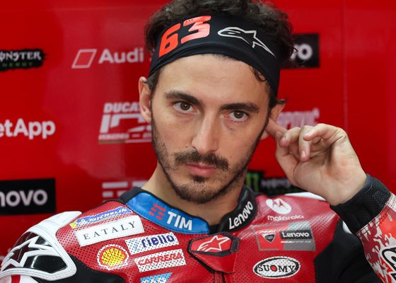 Bagnaia dice adiós al título de MotoGP a las primeras de cambio
