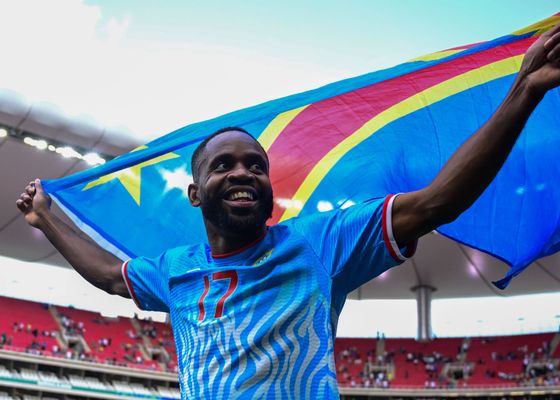 Bakambu abre la lista de internacionales del Betis en el Mundial