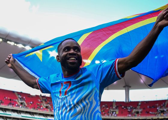 El Betis se pone firme con Bakambu y avisa de una multa: "Hay que tener un poquito más de seriedad"