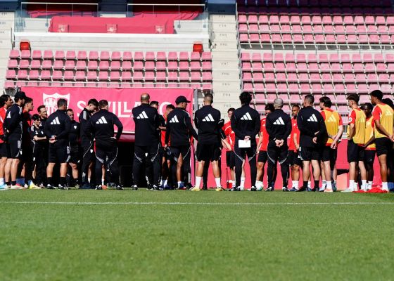 Luto en el Sevilla por Curro Sanjosé: toda la plantilla rinde tributo a la memoria de "un sevillista de bandera" 