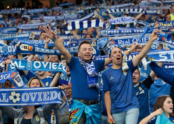 Las peñas del Oviedo se rebelan tras el veto al Rayo Vallecano y exigen que el club rectifique