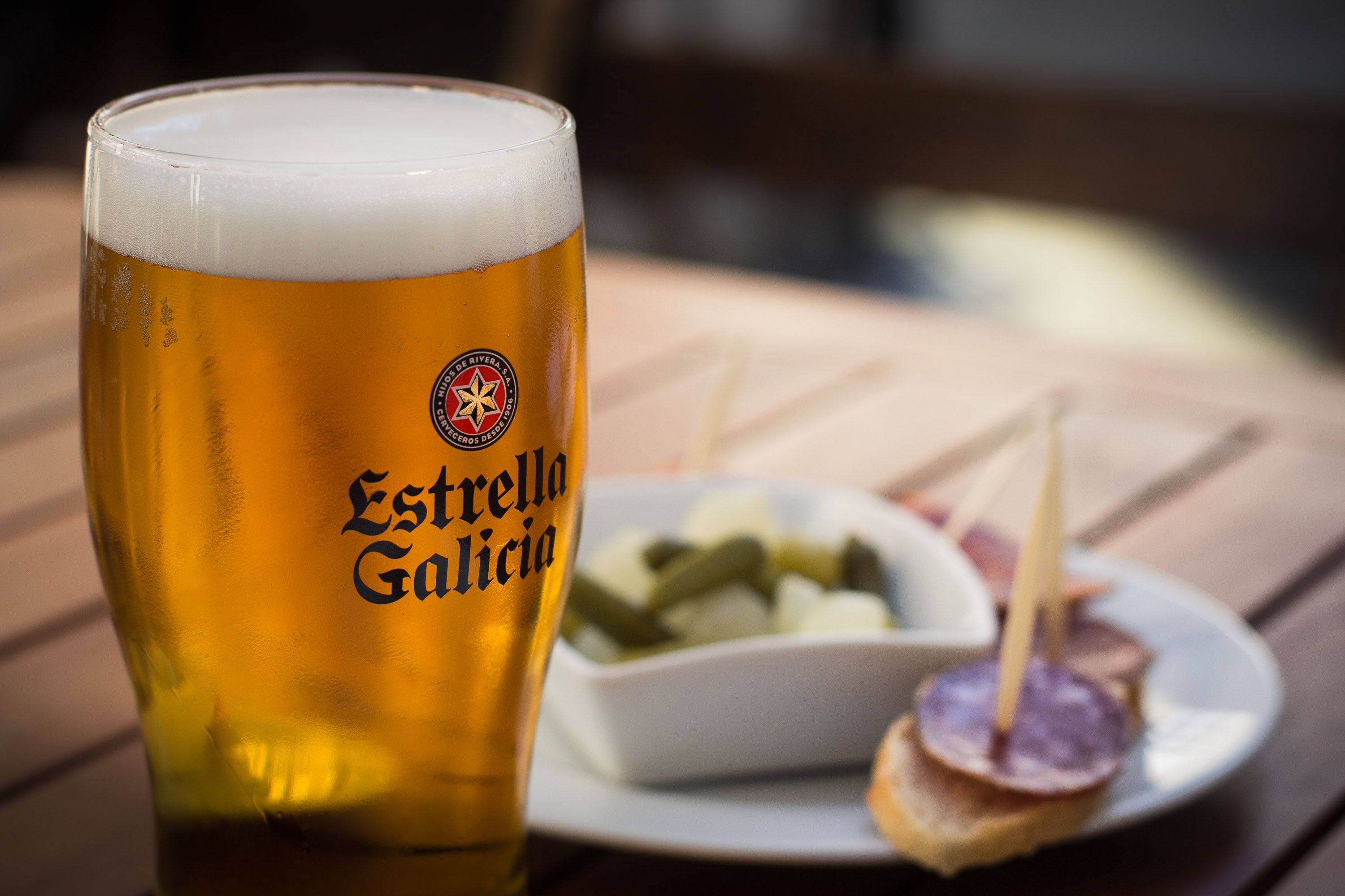 Mañana los goles del Sevilla frente al Alavés se celebran con este pack de Estrella Galicia por menos de 17 euros
