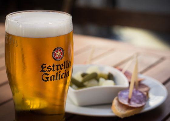 Mañana los goles del Sevilla frente al Alavés se celebran con este pack de Estrella Galicia por menos de 17 euros