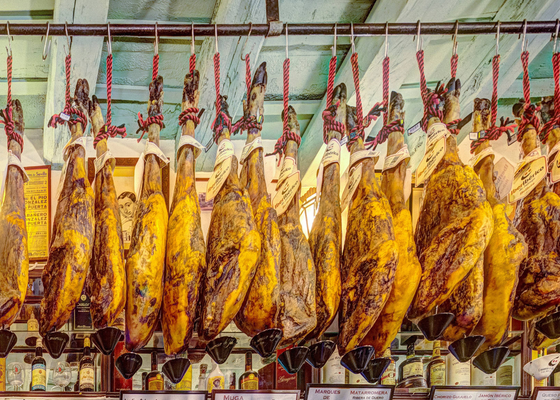 Así distingue un camarero el jamón bueno del malo: el secreto está en la pezuña