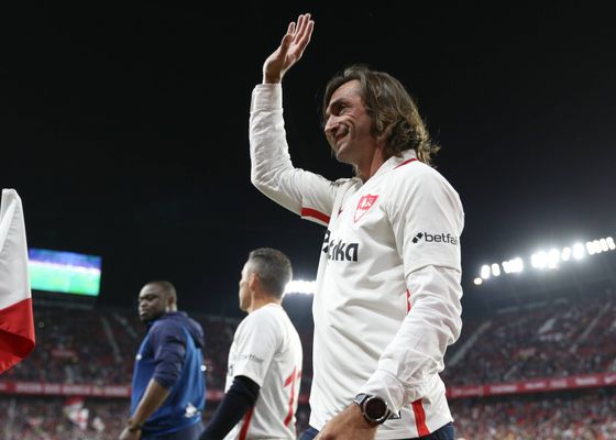 Javi Navarro, sobre la actual situación del Sevilla: "Hay que dar un golpe en la mesa"
