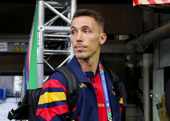 Grimaldo avisa a Cucurrella si ganan la Eurocopa: "Pelar a 'Cucu' sería mucho mejor"
