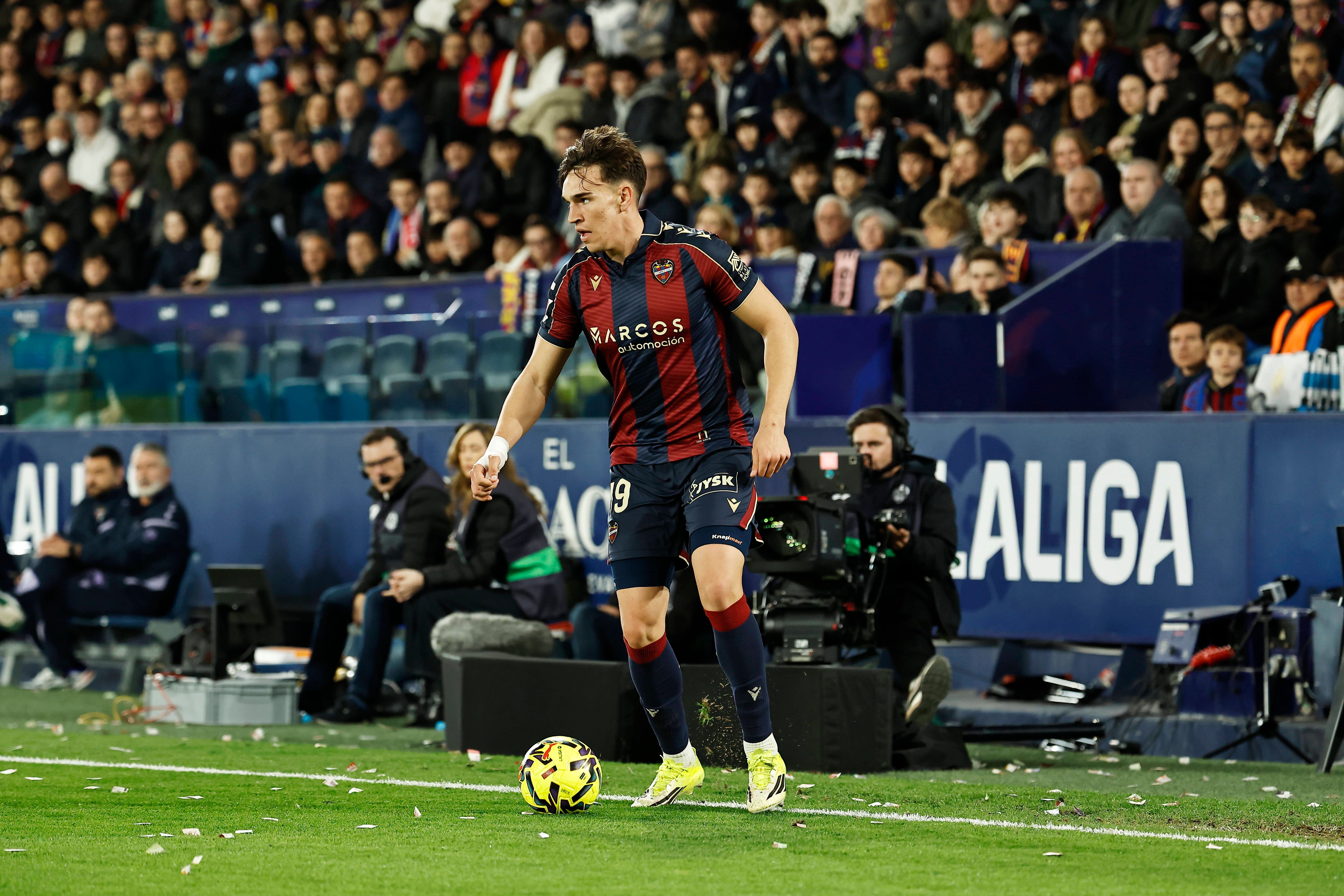 Carlos Espí, sobre la sequia de cara a puerta del Levante: "Con trabajo y ambición llegarán los goles"