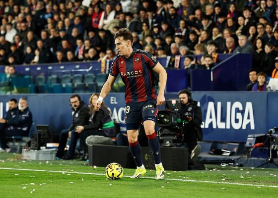 Carlos Espí, sobre la sequia de cara a puerta del Levante: "Con trabajo y ambición llegarán los goles"