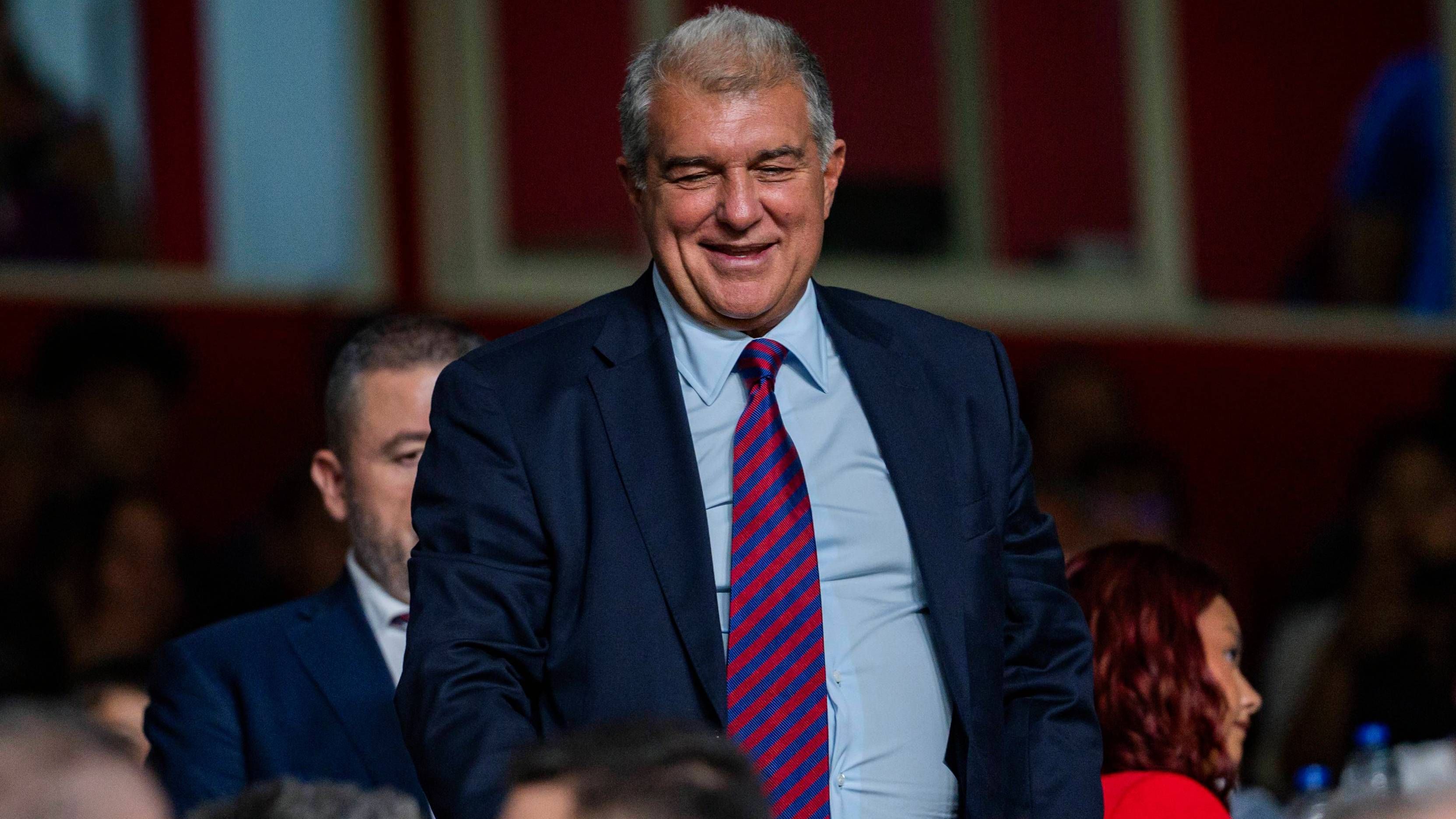 Laporta revela quién hará el saque de honor y pone fecha al Camp Nou: "La finalización del estadio sería para finales del 2026"