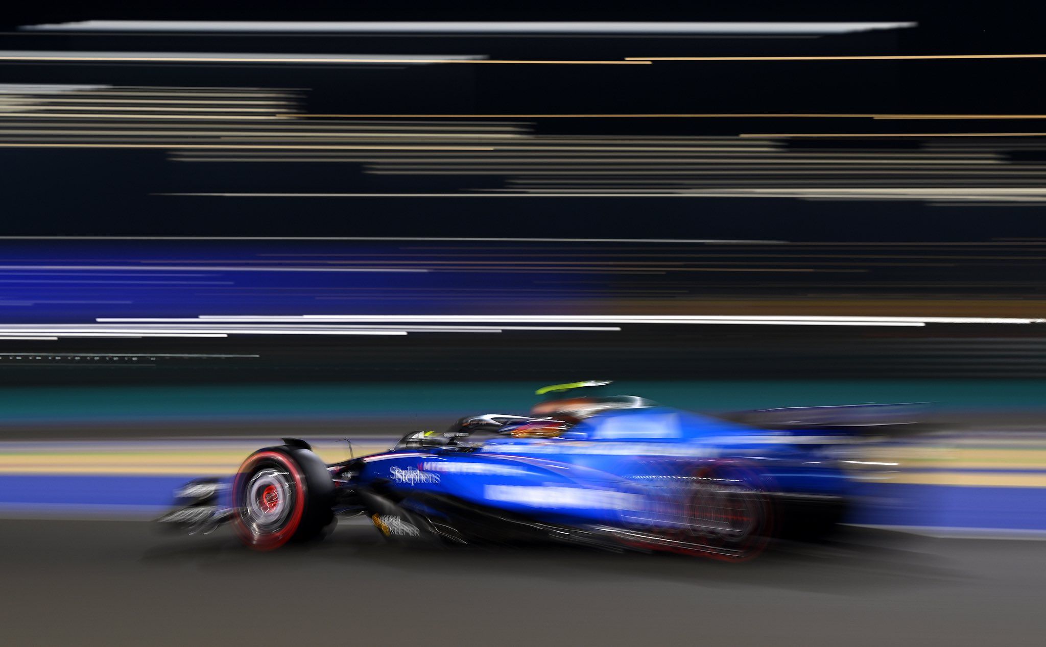 Carlos Sainz se queda a medias en Qatar