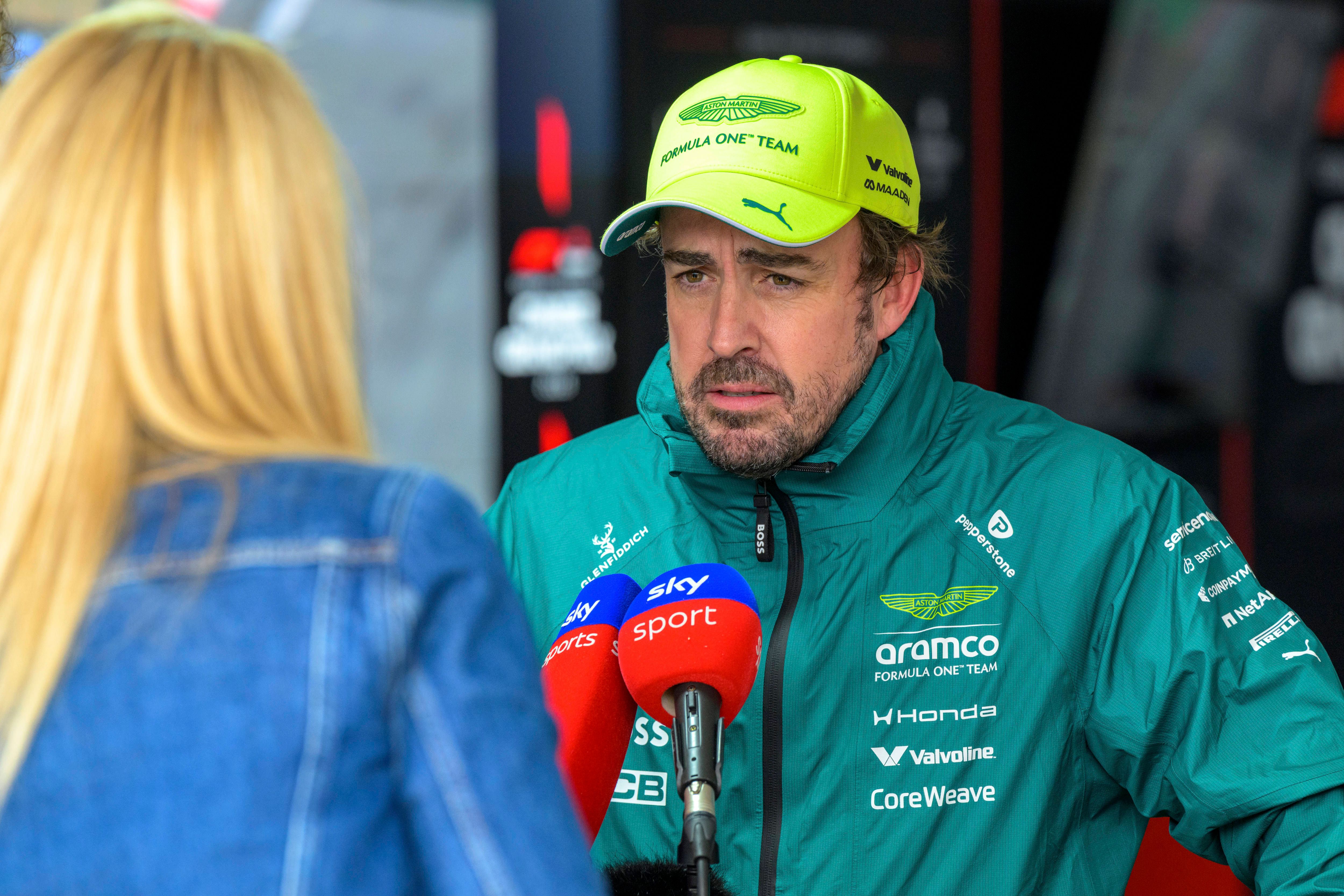 El Aston Martin lleva al límite a Fernando Alonso: "Me costaba sentir las manos y los pies"