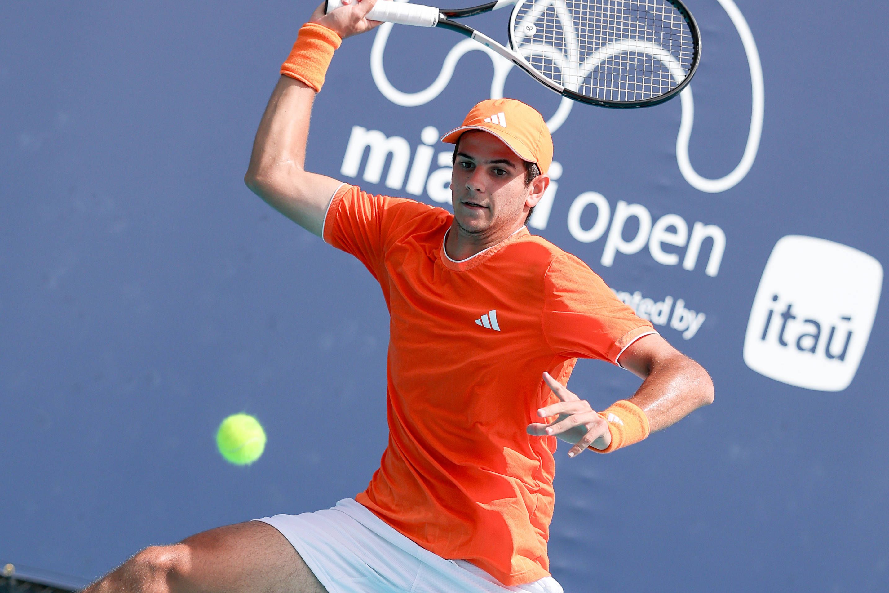 Rafa Jódar pasa por encima de Vukic y arrasa rumbo a la tercera ronda en Miami