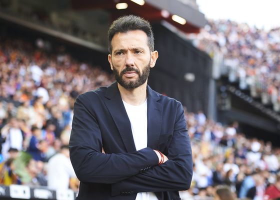 Carlos Corberán pone los pies en el suelo tras la victoria contra el Girona: "Con 39 puntos somos conscientes que ningún equipo se va a salvar"