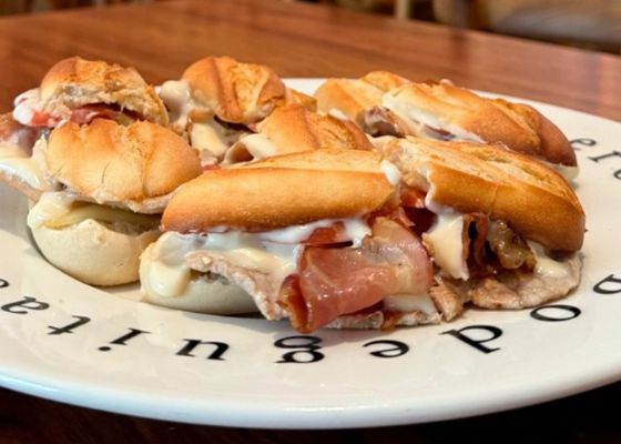 Bares donde comer los mejores motadidos de Sevilla: Pringá, piripi, mantecaito... 