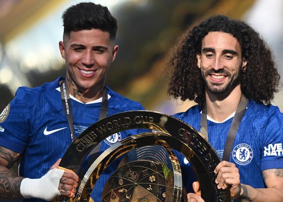 El Chelsea estalla: sanción a Enzo Fernández y aviso a Cucurella tras abrir la puerta a Madrid y Barça