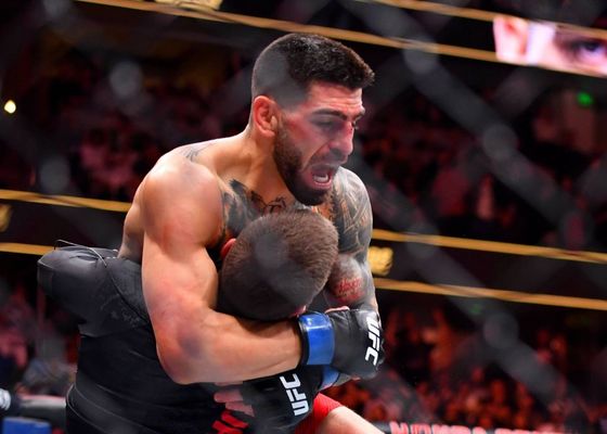 El manager de Makhachev desvela a qué espera la UFC para decir el rival de Ilia Topuria