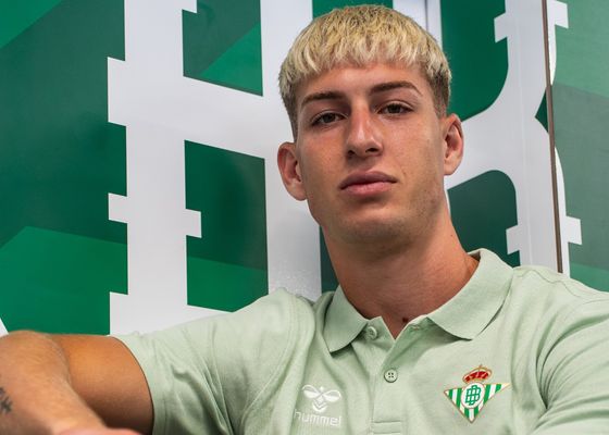 El Betis confirma la gravísima lesión de Antonio Toral: frenazo en seco para un fichaje estelar que aún no había arrancado