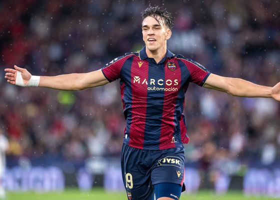 Levante 2-0 Mallorca: Espí y Arriaga desatan la locura en el Ciutat y hunden al Mallorca