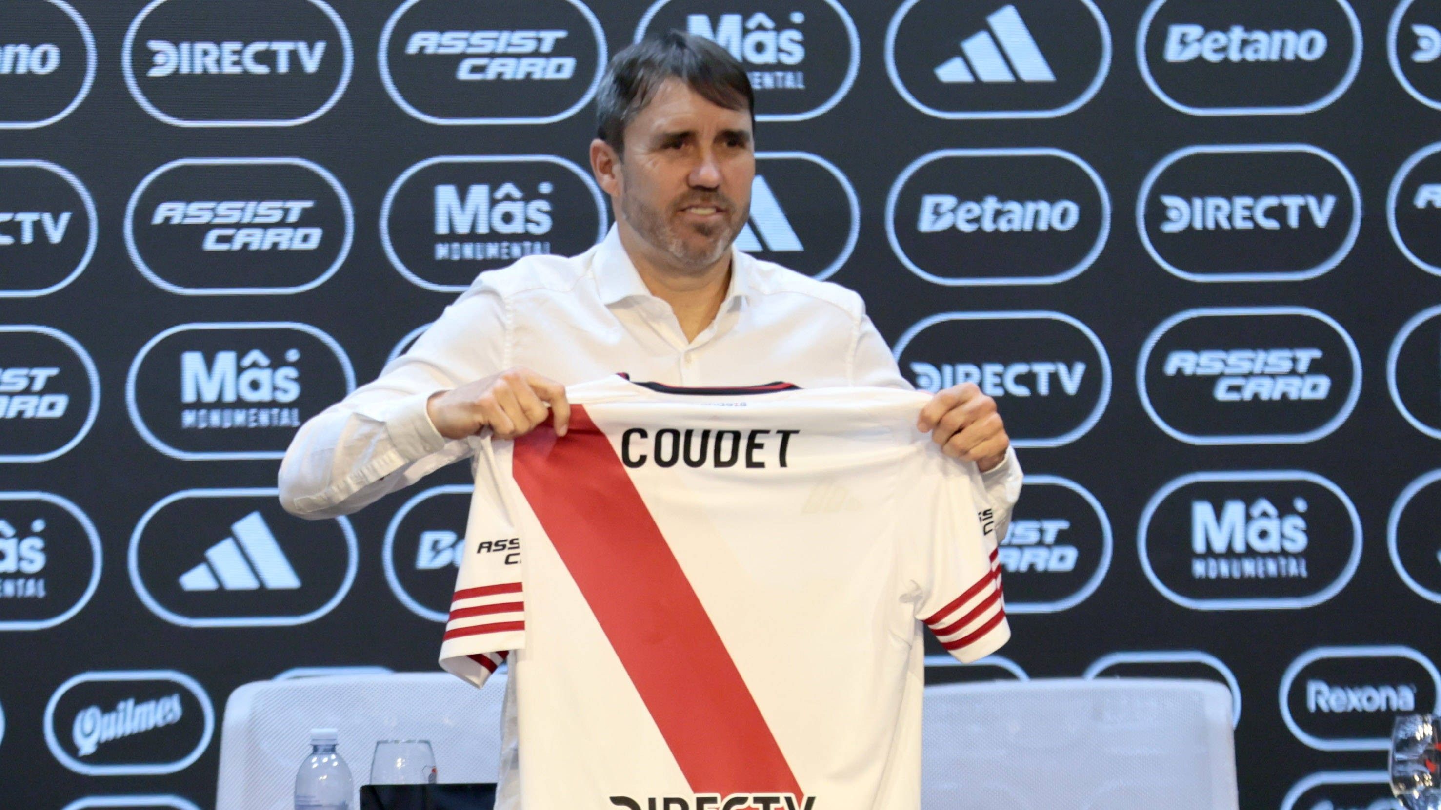 Eduardo Coudet, entrenador de River Plate, quiere pescar en el RC Celta